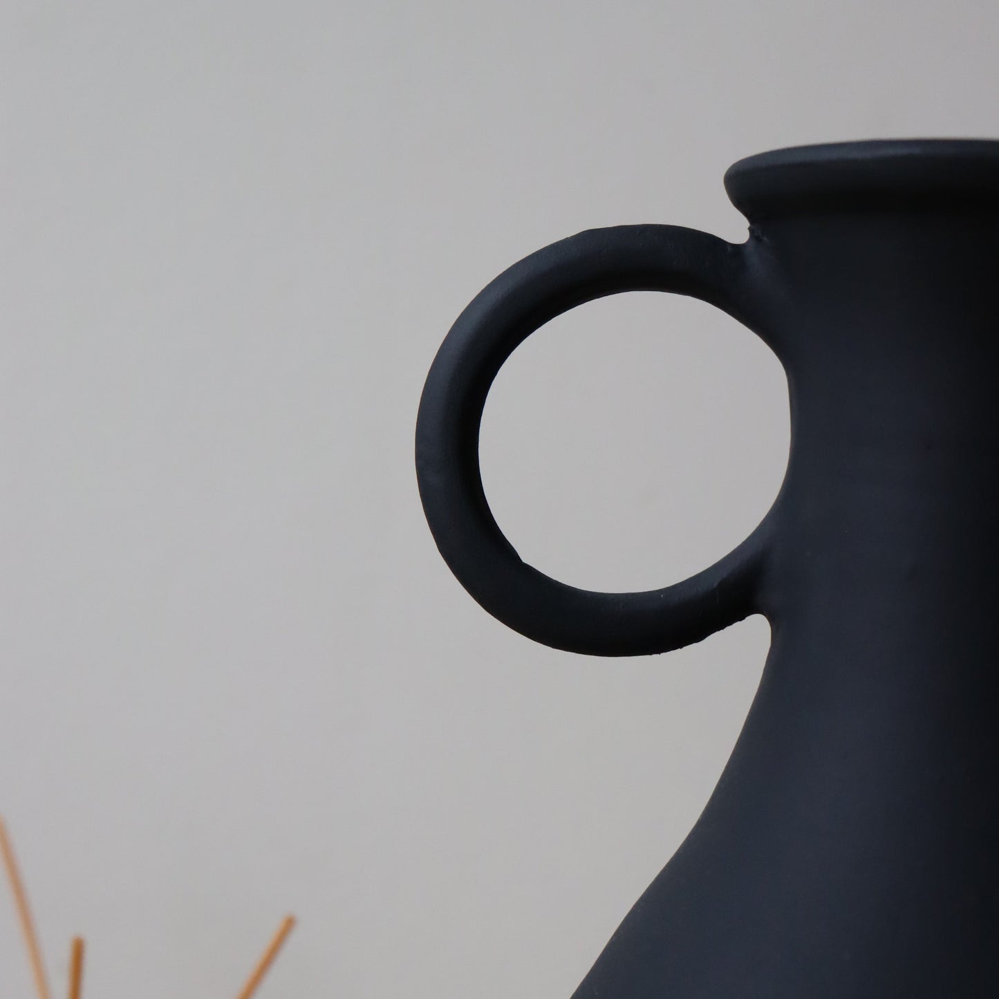 The arcila vase - matt black