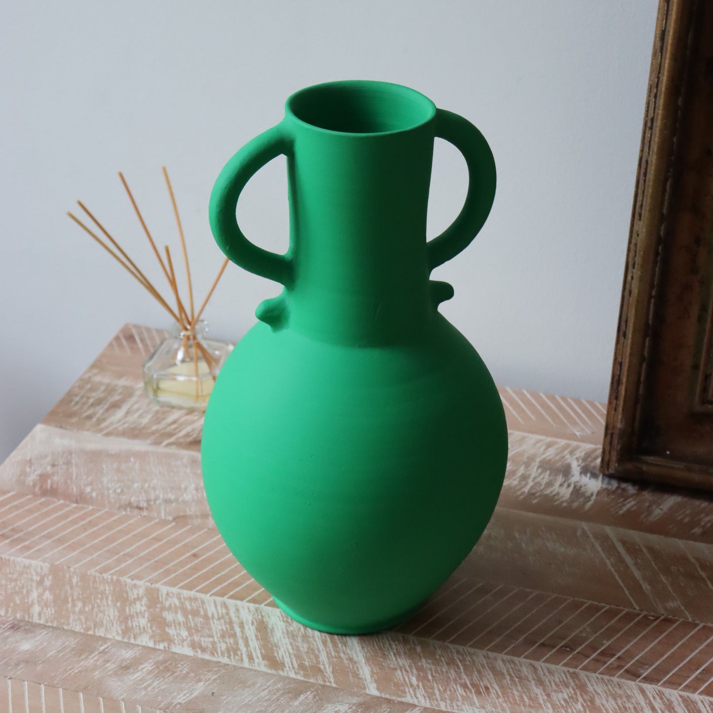 The zilil vase - matt green