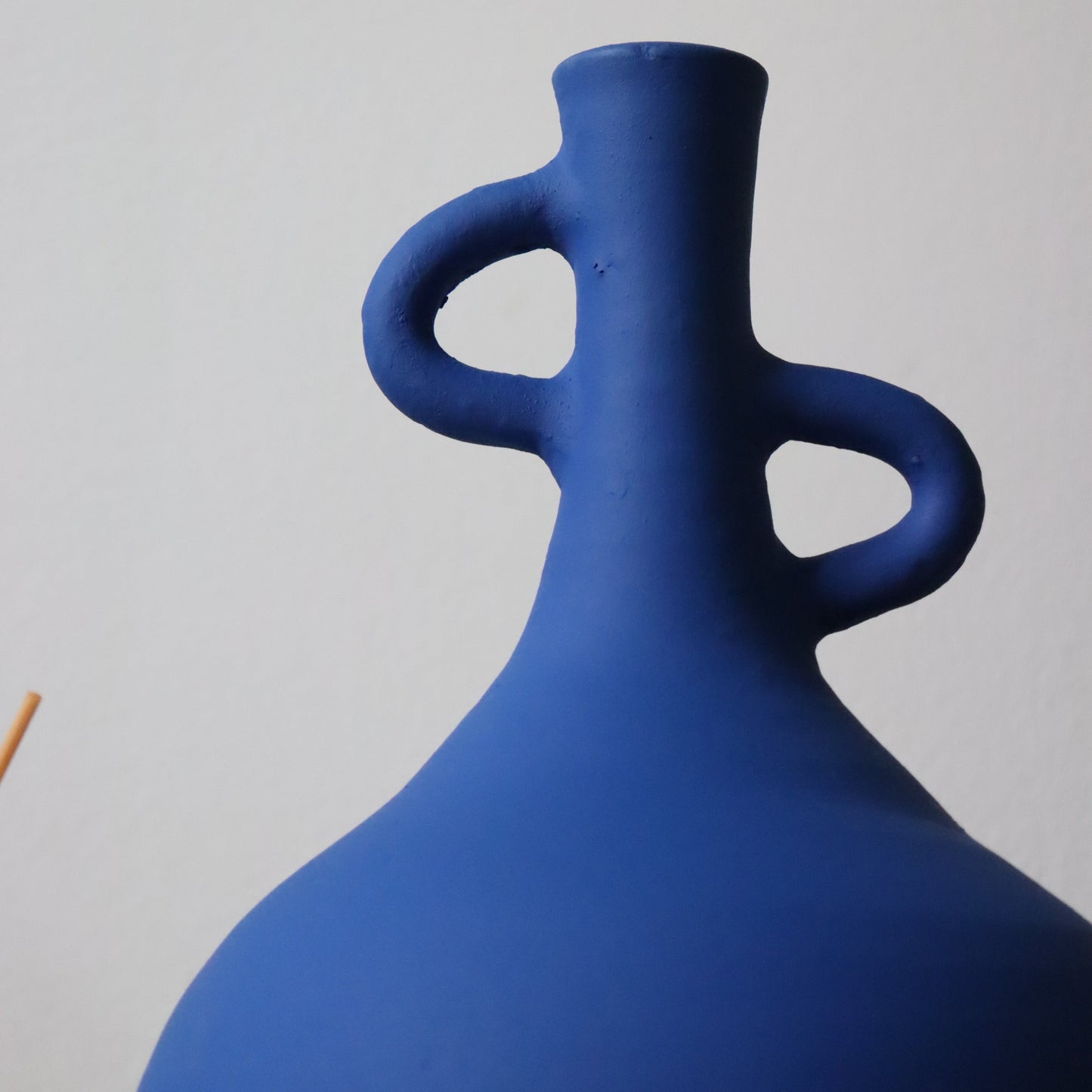 The Lixus vase - matt blue