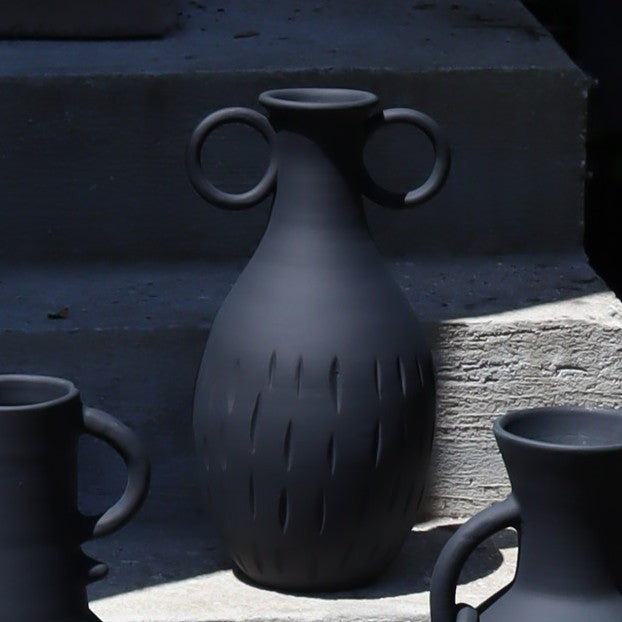 The arcila vase - matt black