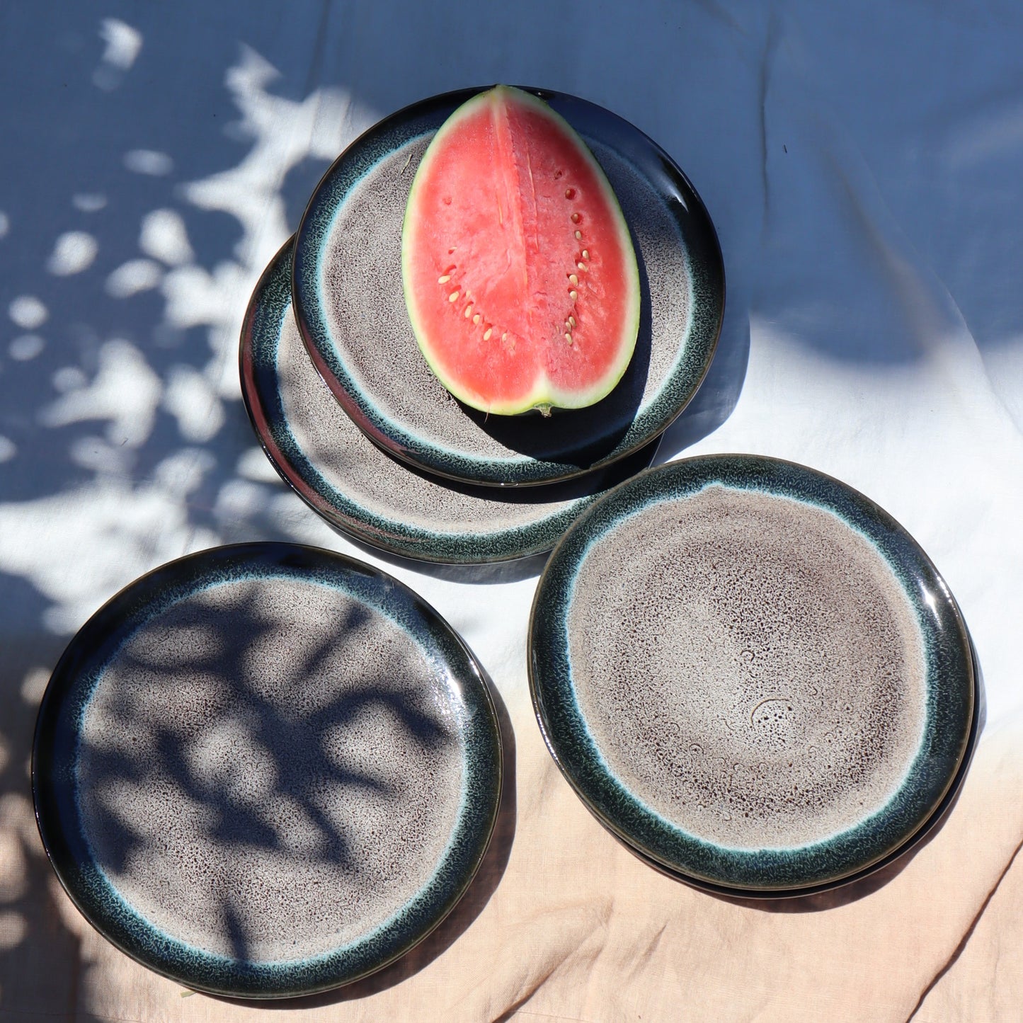 Set of 6 large flat plates in porcelain sandstone - reactive green - Ø27cm