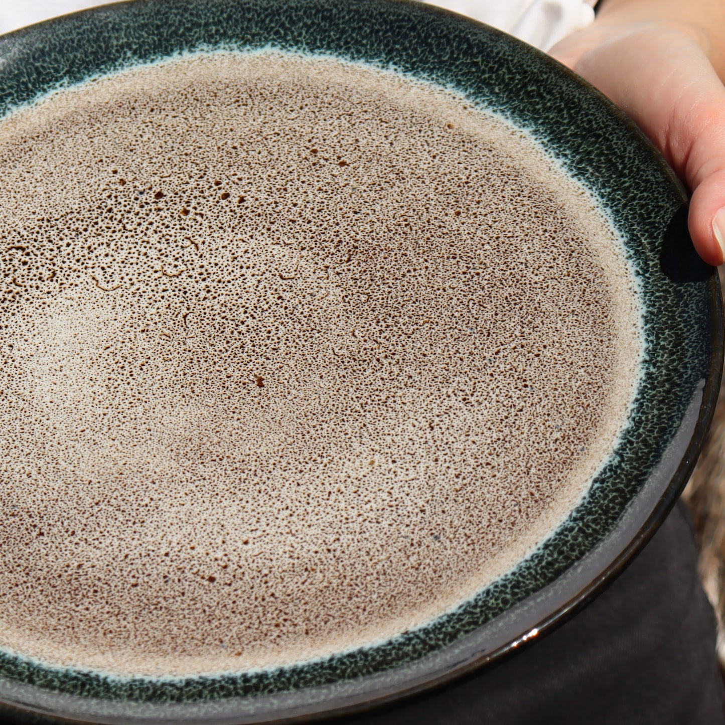 Set of 6 large flat plates in porcelain sandstone - reactive green - Ø27cm