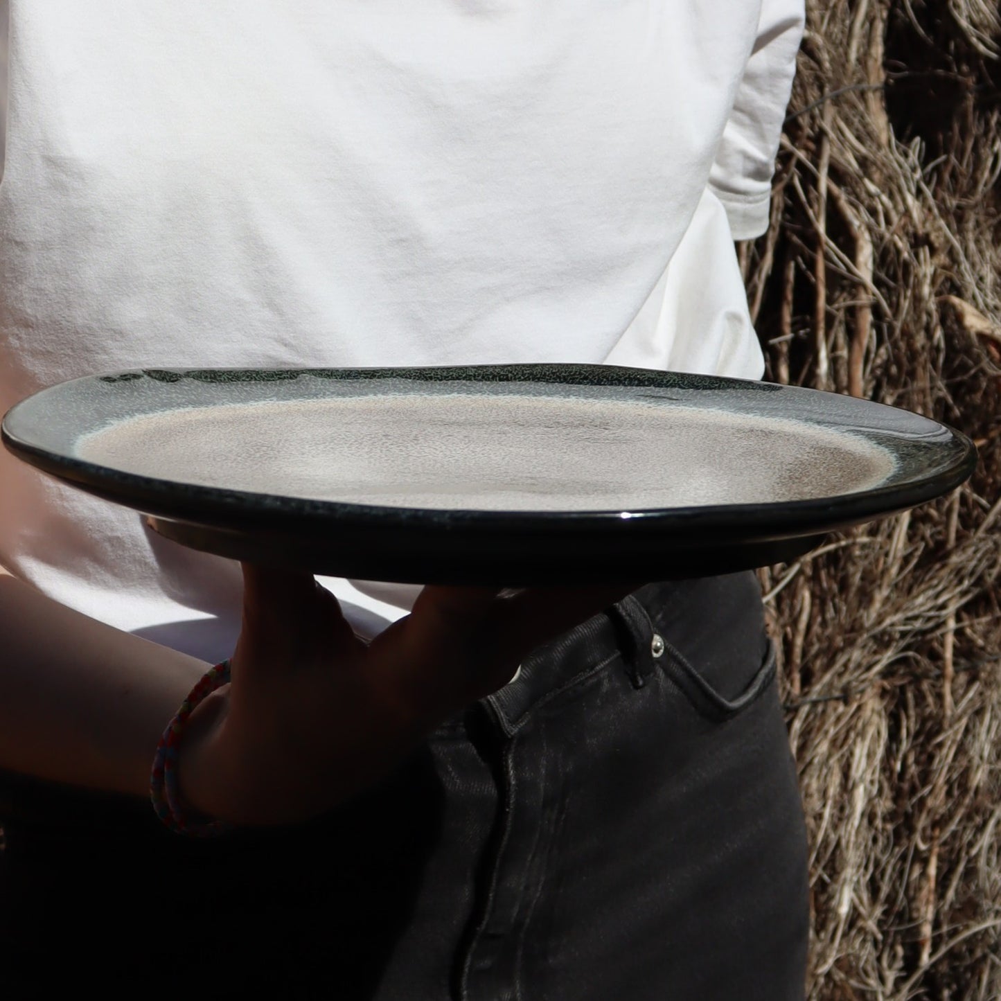 Set of 6 large flat plates in porcelain sandstone - reactive green - Ø27cm