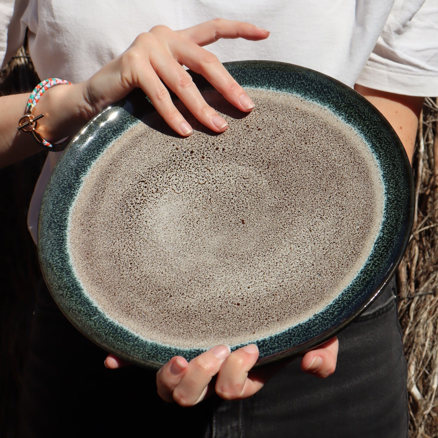 Set of 6 large flat plates in porcelain sandstone - reactive green - Ø27cm