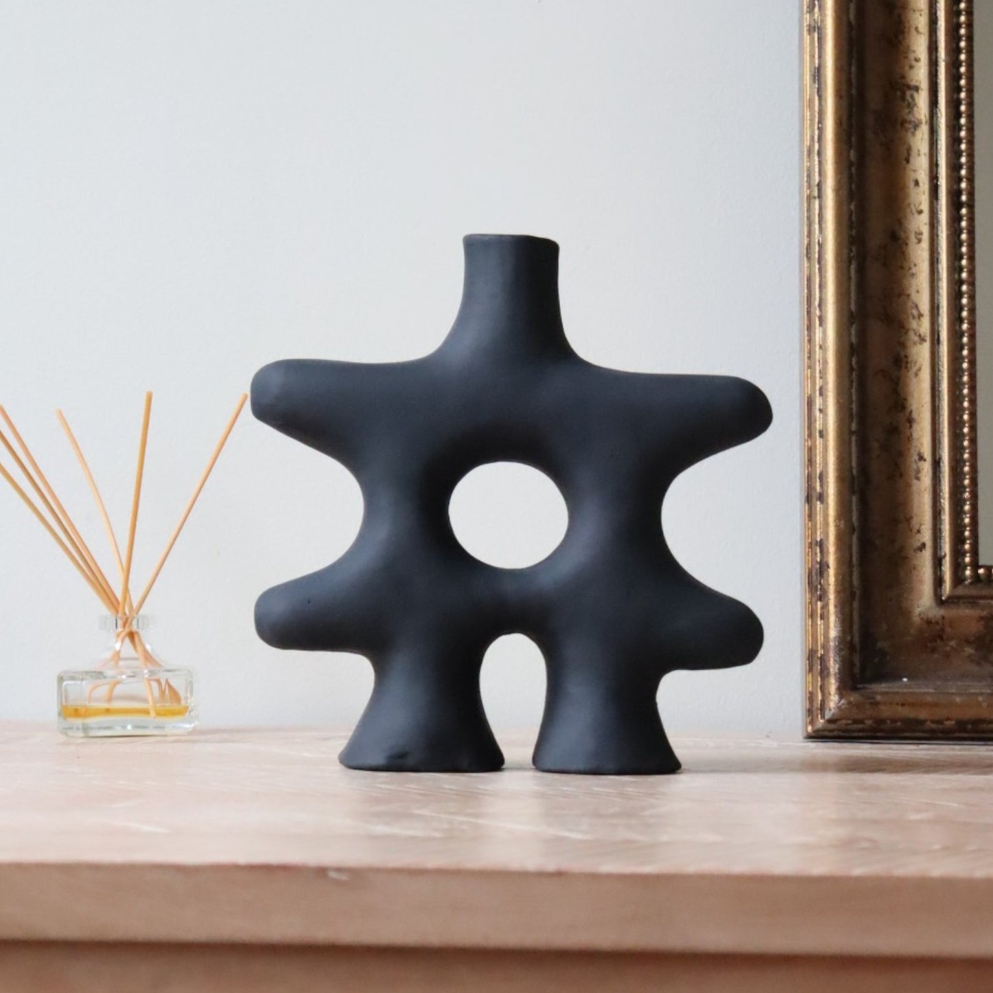 The nova vase - matt black