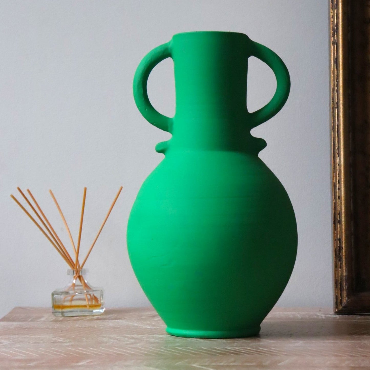 The zilil vase - matt green