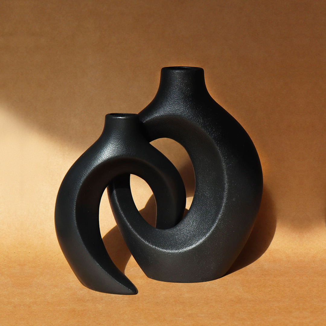 The small duo of entwined vases - black