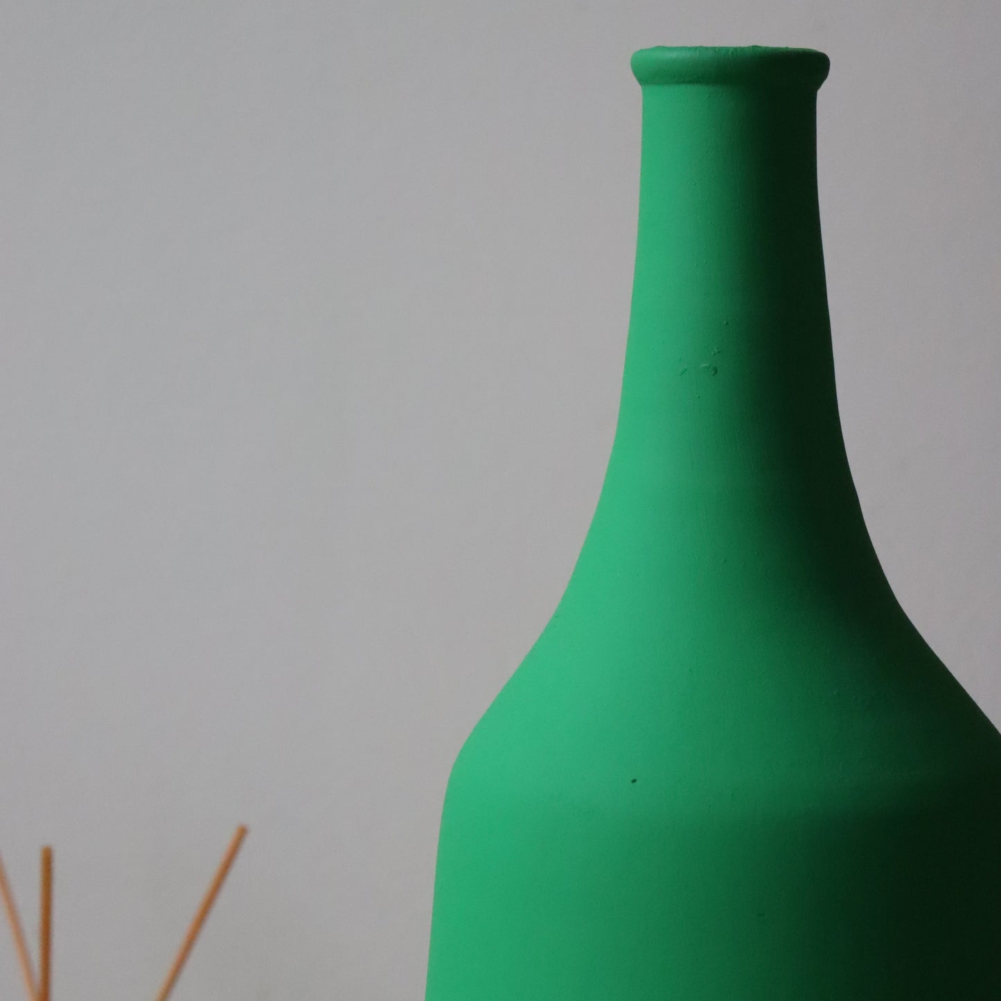 The baelo vase - matt green