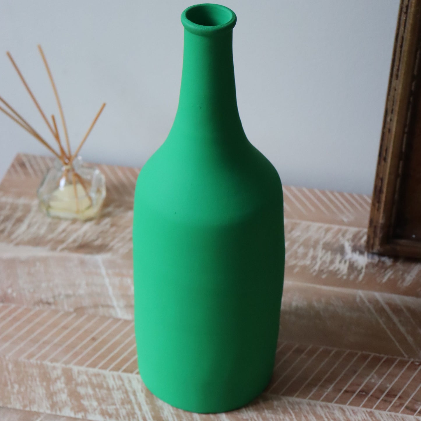 The baelo vase - matt green