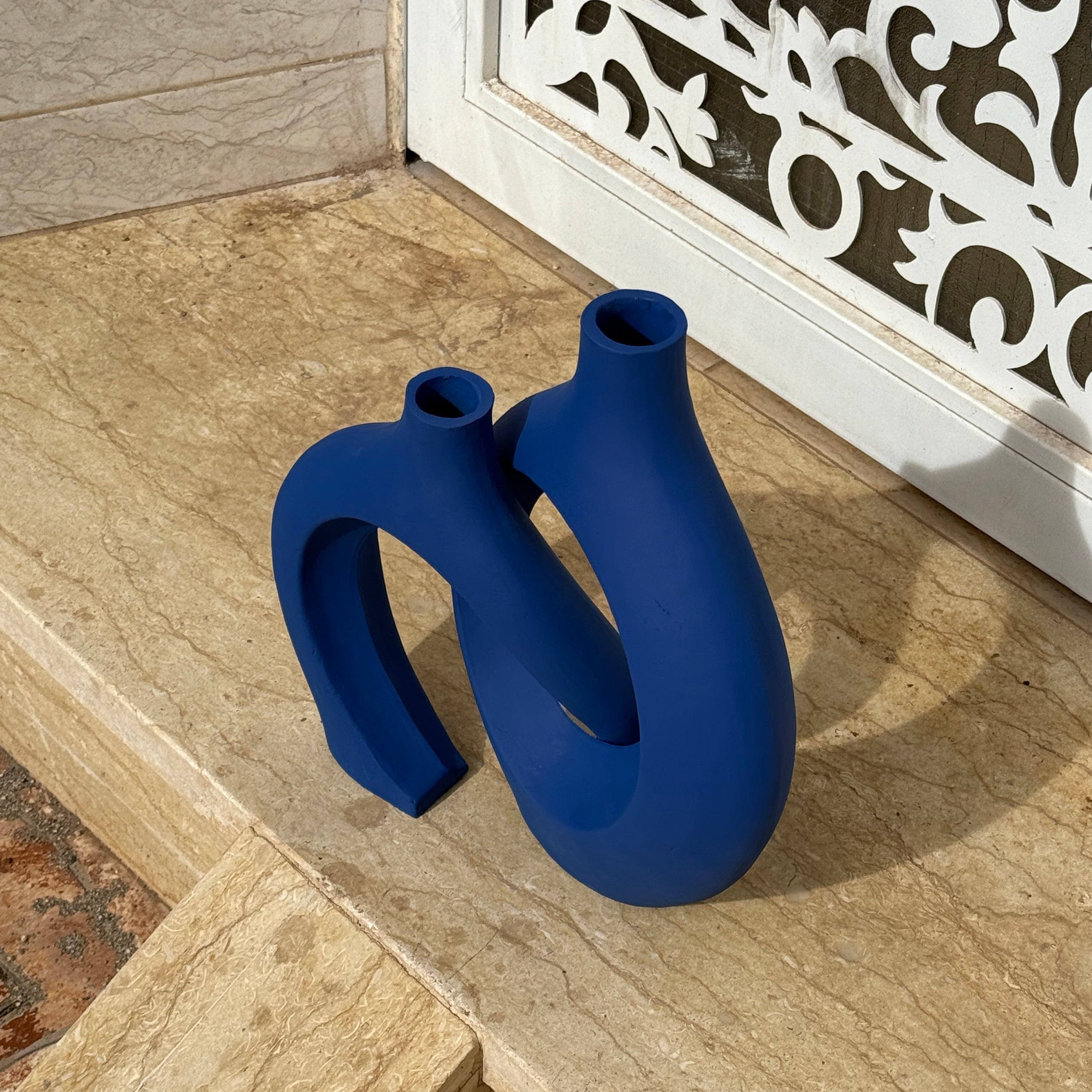 Le Duo de Vases Enlacés Ksar - Bleu mat