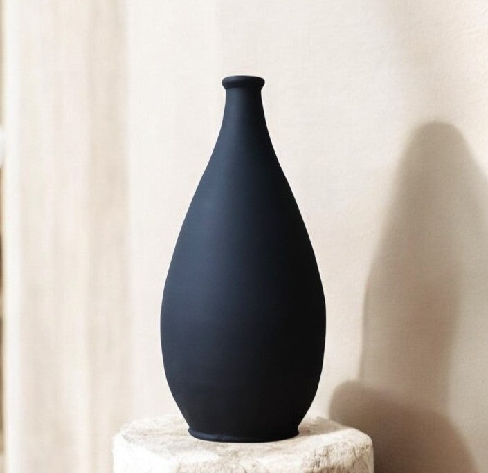The Tamuda vase - matt black