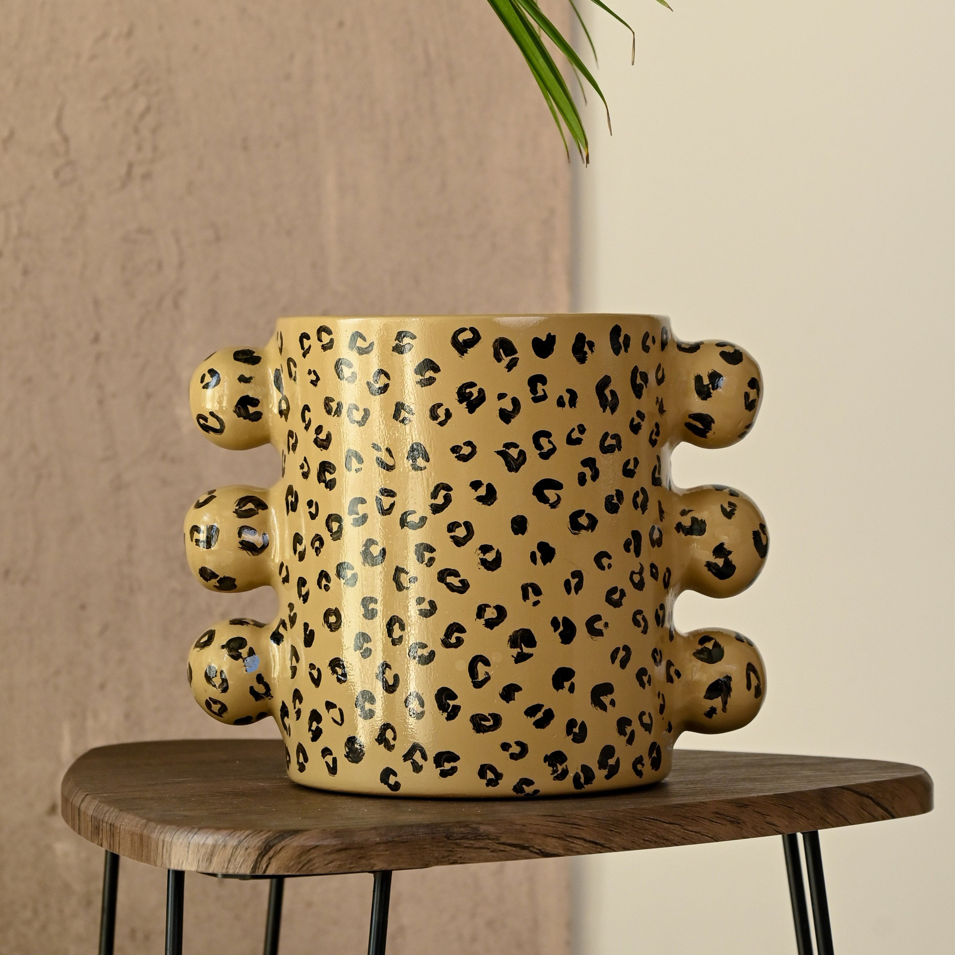 Vase motifs leopard 