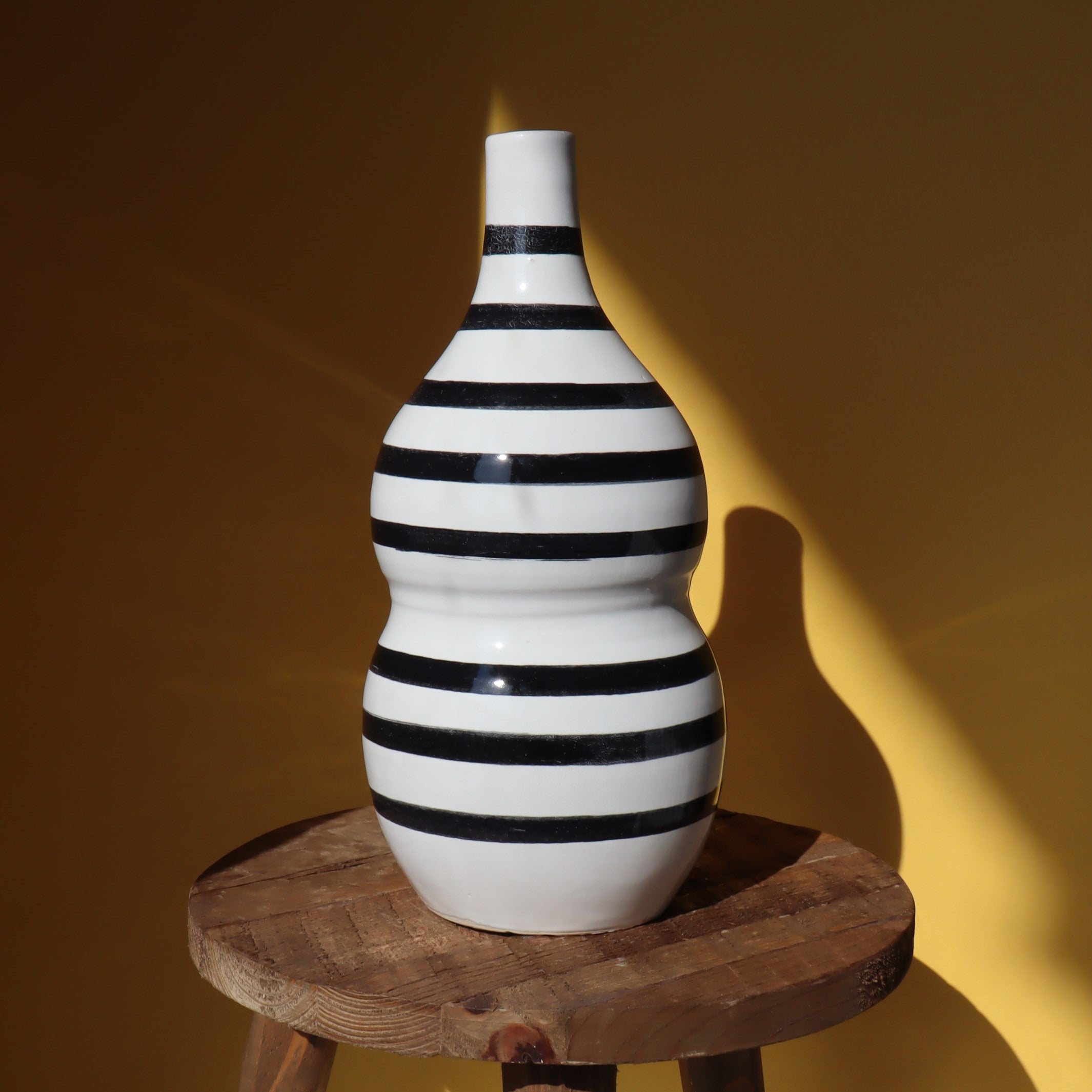 Le Vase Linea à Rayures - Noir et blanc - Fait main