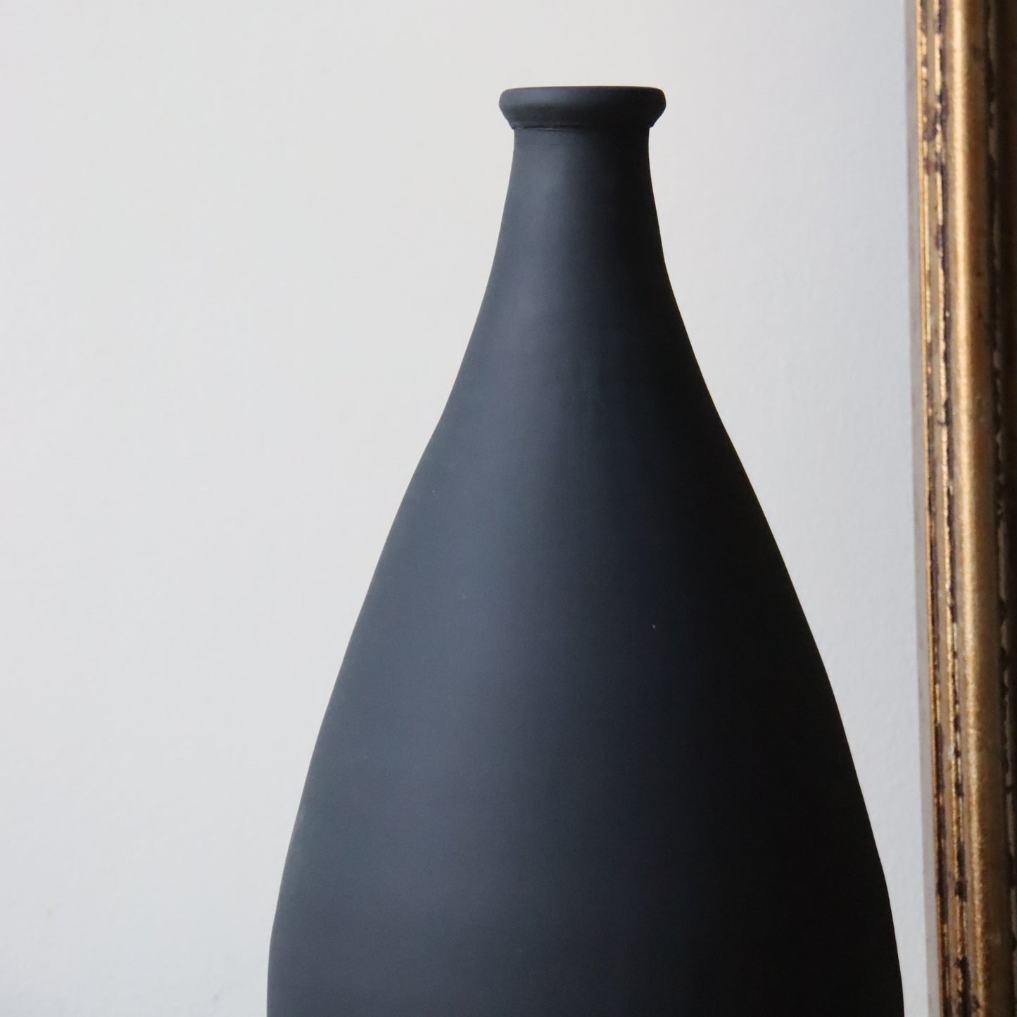 The Tamuda vase - matt black