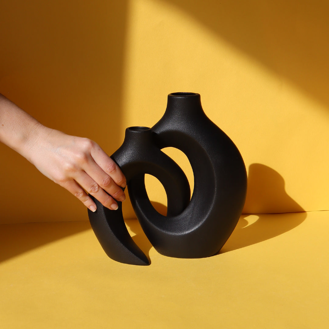 Il piccolo duo di vasi intrecciati - nero